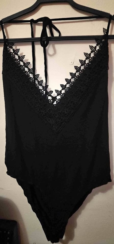 Forever21 lace trim neck body suit