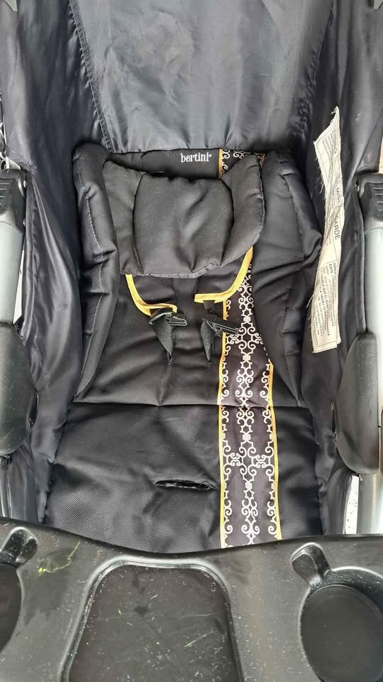 2 strollers big and small - photo 2