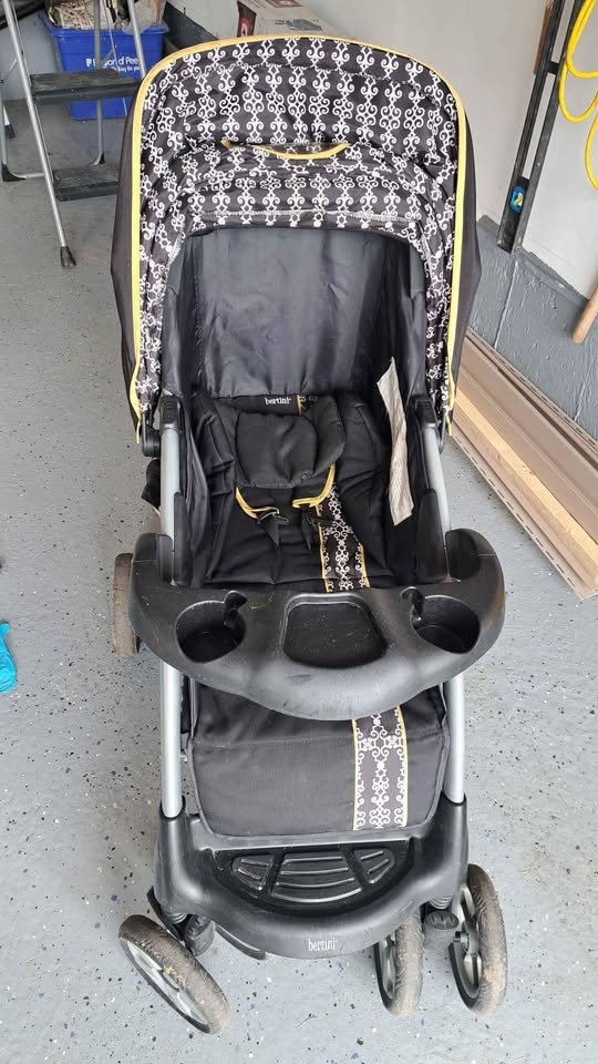 2 strollers big and small - photo 5