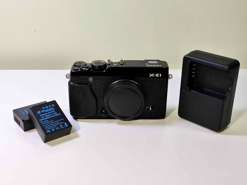 Fujifilm X-E1 camera, body only, like new