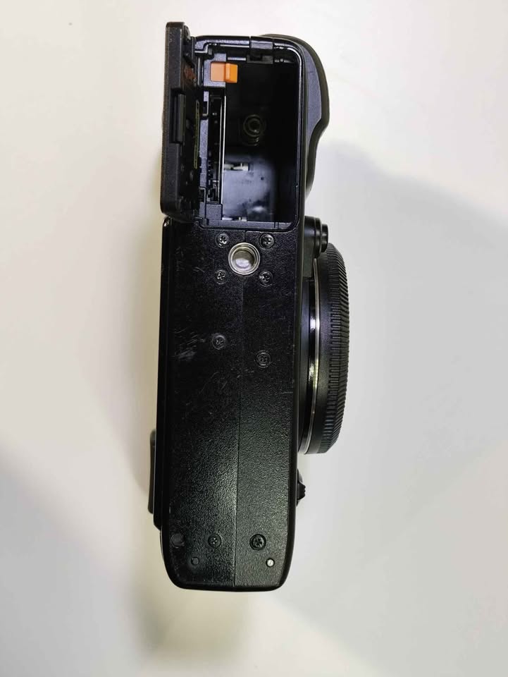 Fujifilm X-E1 camera, body only, like new - photo 3
