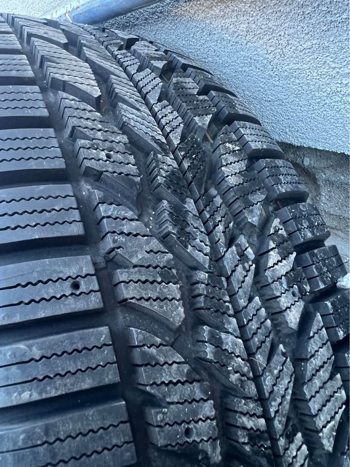 Toyota Grand Highlander Tires & Floor Mats - photo 2