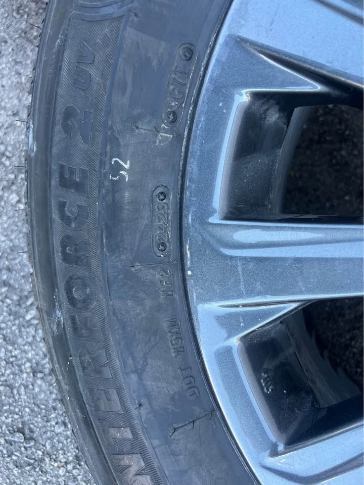 Toyota Grand Highlander Tires & Floor Mats - photo 3
