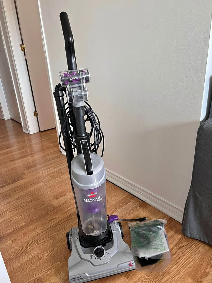 Bissell - Upright Vacuum Cleaner