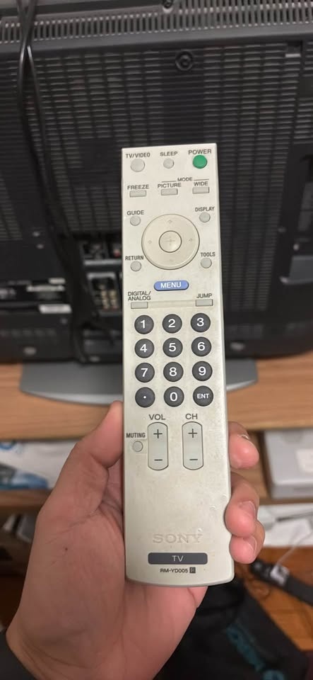 32" Sony BRAVIA LCD TV with Remote - photo 4