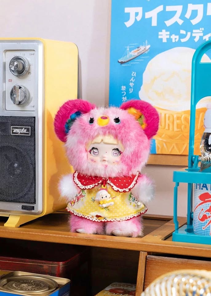 Nommi About the Childhood Plush Pendant - Bear Claw Machine