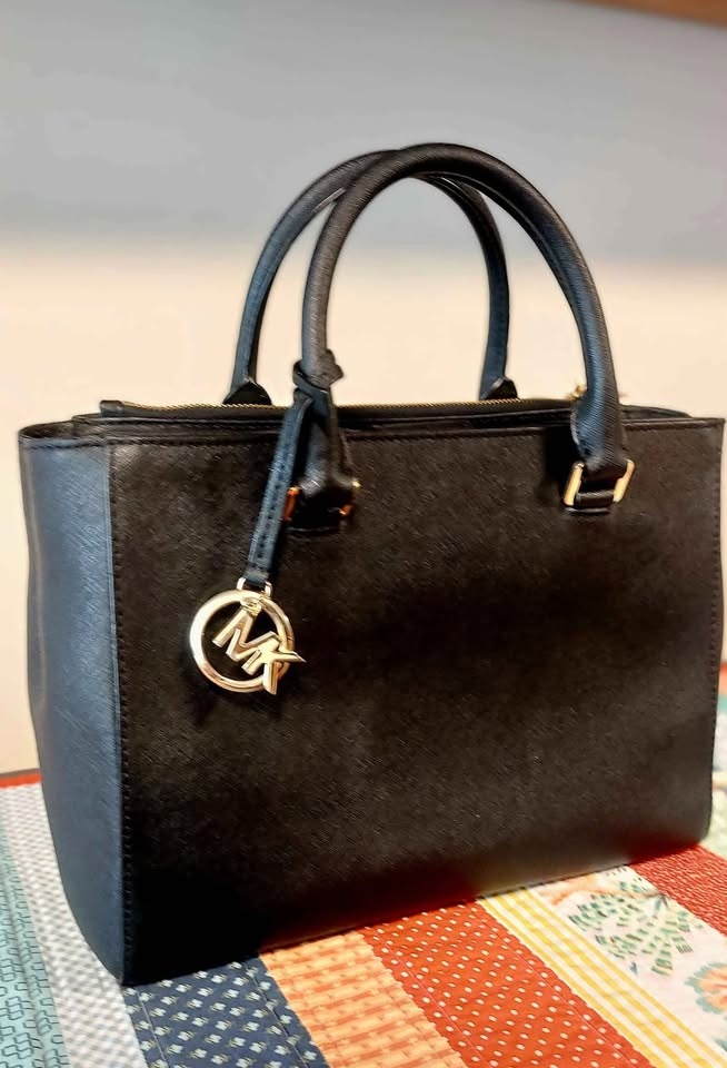 Michael Kors Leather Handbag - photo 4