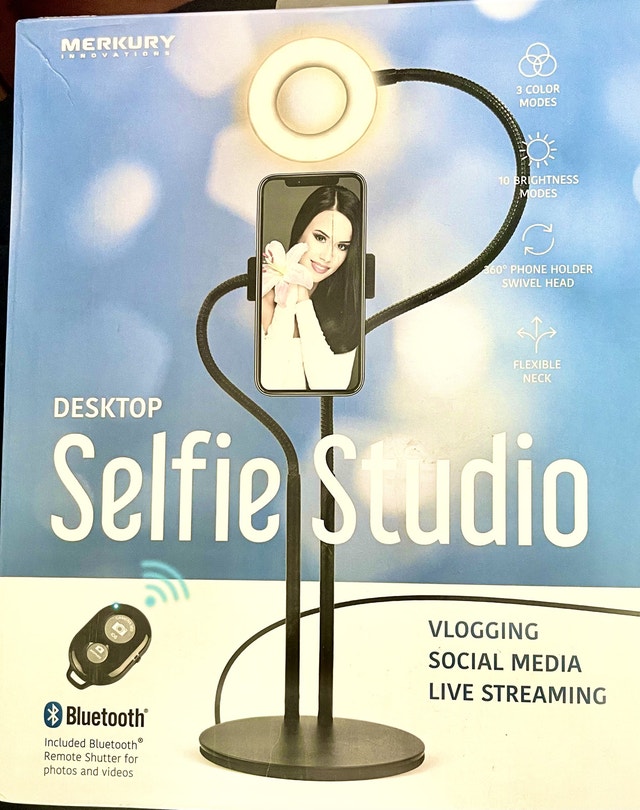 Merkury Innovations Desktop Selfie Studio