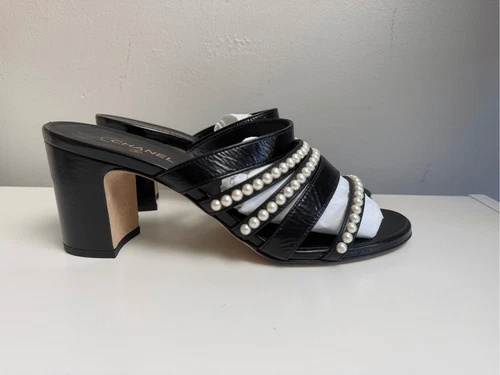Chanel white pearl strappy block heel sandals 38.5 - photo 2