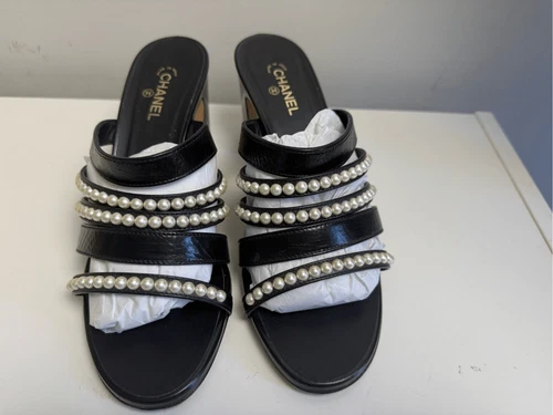 Chanel white pearl strappy block heel sandals 38.5 - photo 3
