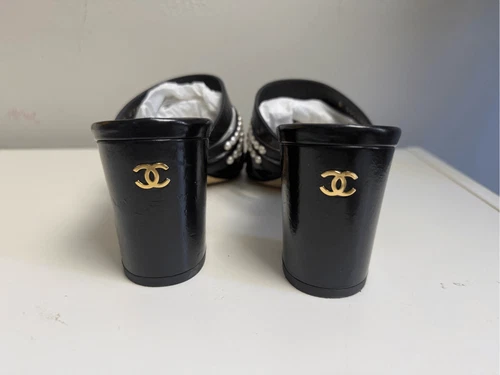Chanel white pearl strappy block heel sandals 38.5 - photo 5