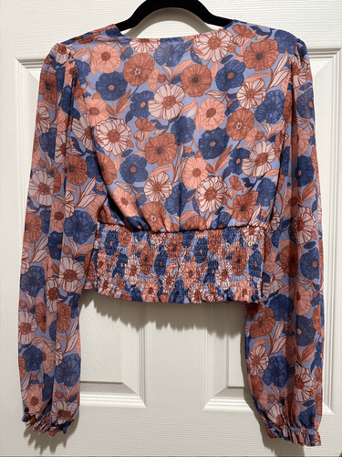 Aritzia Wilfred smocked v-neck blouse Medium - photo 4