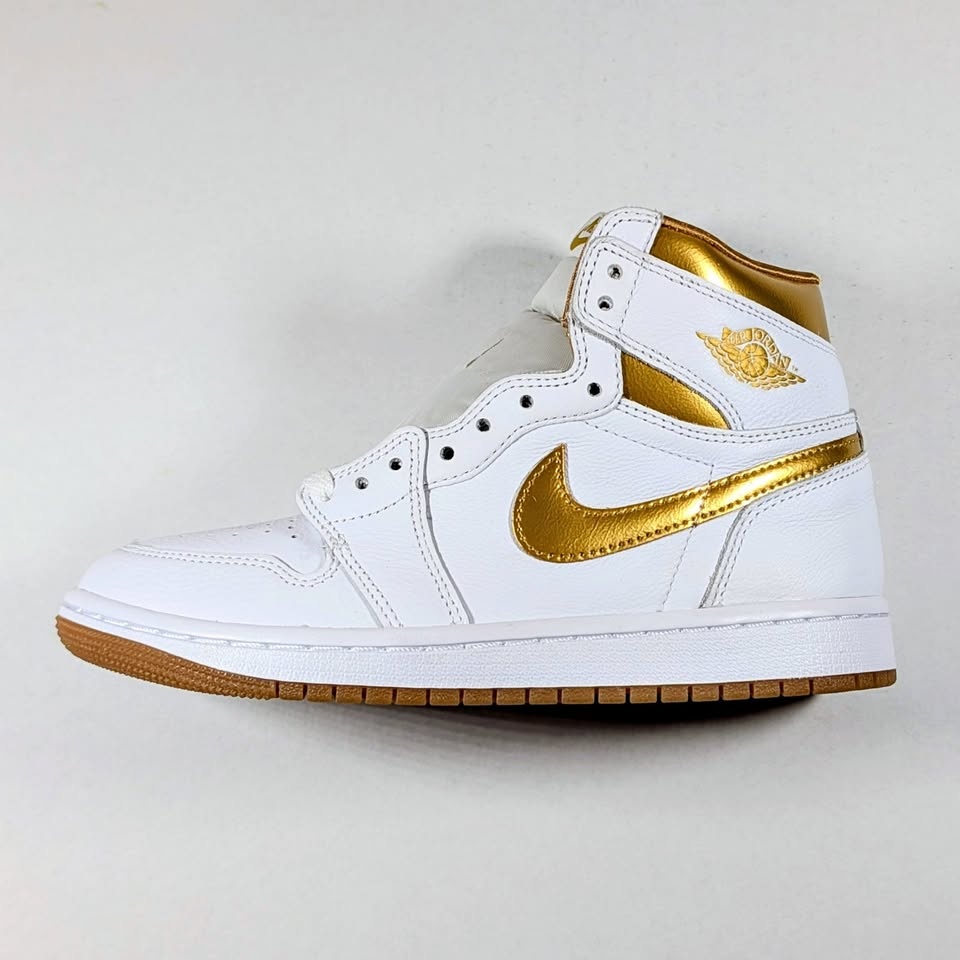 Air Jordan 1 Metallic Gold Women's Size 6 Left Shoe