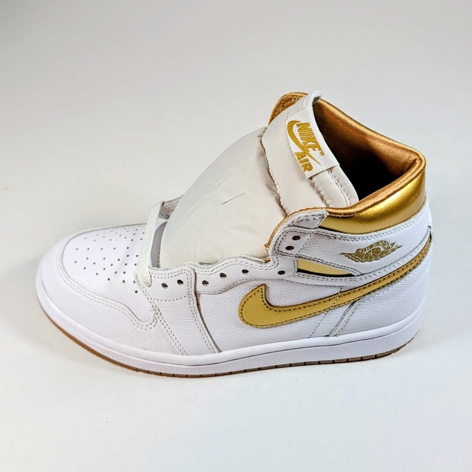 Air Jordan 1 Metallic Gold Women's Size 6 Left Shoe - photo 3