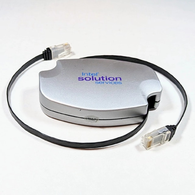 Portable Retractable Ethernet Cable – 6.5 ft / 2m - photo 2