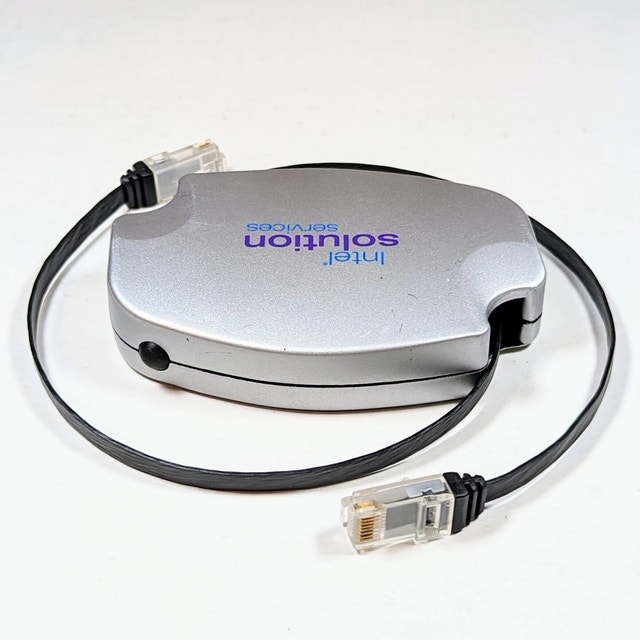 Portable Retractable Ethernet Cable – 6.5 ft / 2m - photo 3