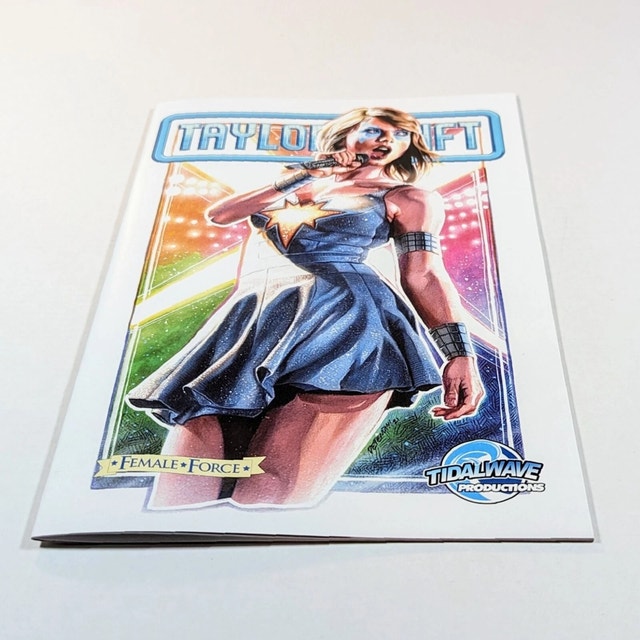 Female Force: TAYLOR SWIFT, Defendini Exclusive Variant - photo 3