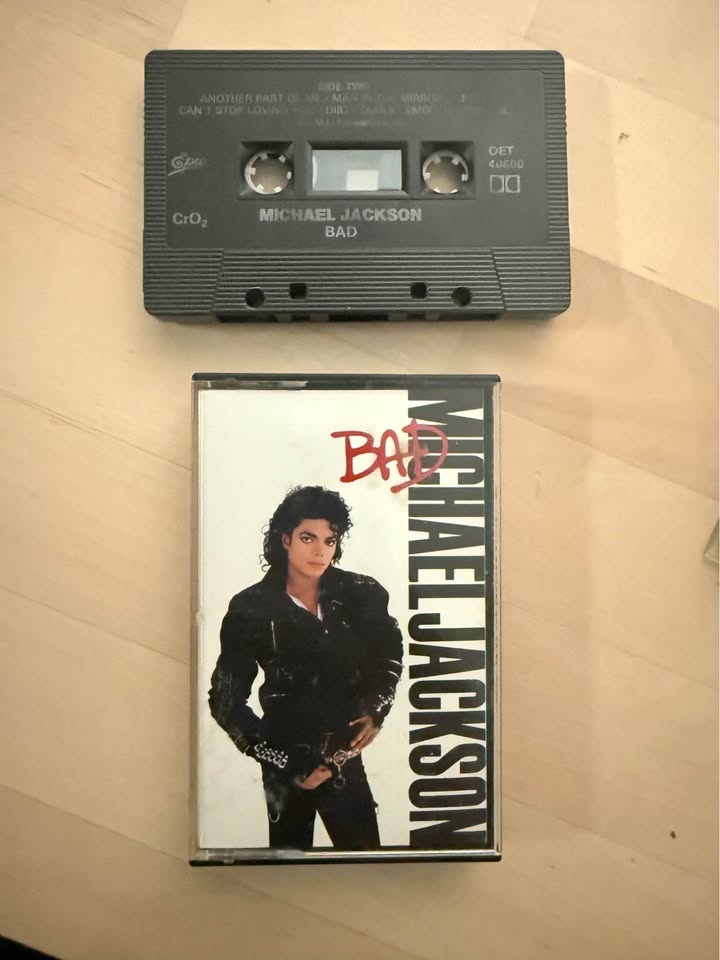 Two Michael Jackson Classic Cassettes - photo 2