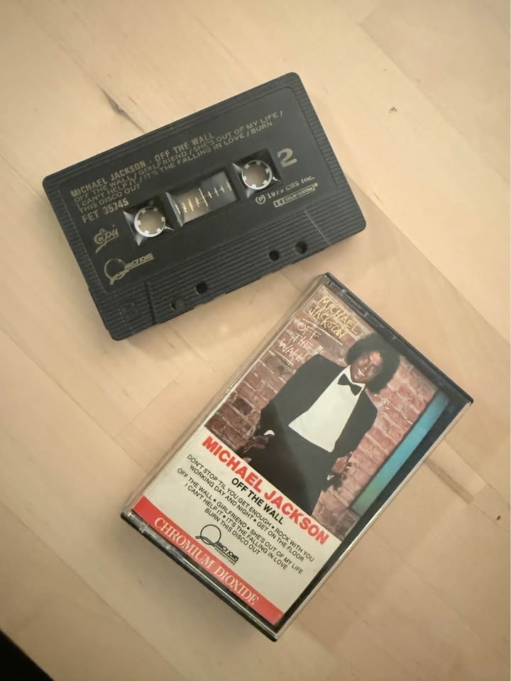 Two Michael Jackson Classic Cassettes - photo 5