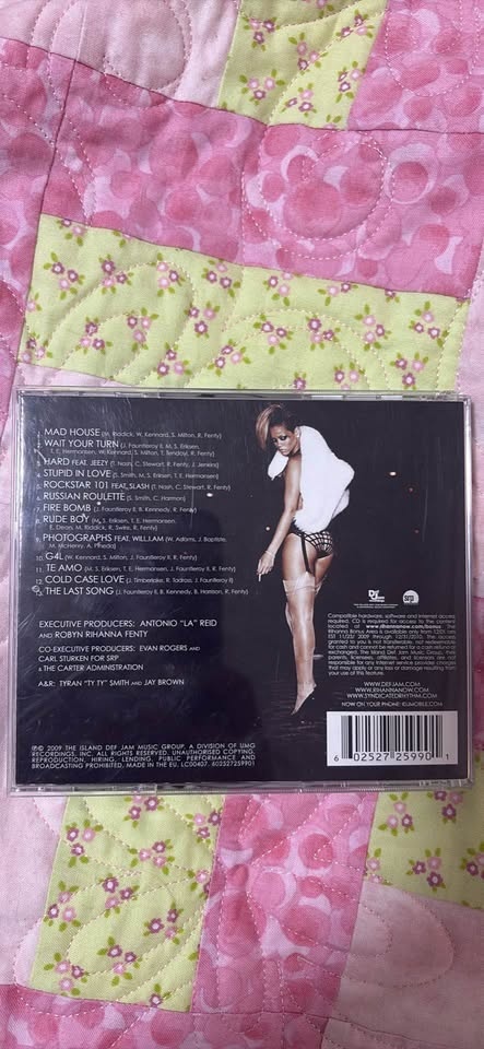 Rihanna and Beyonce CD’s - photo 2