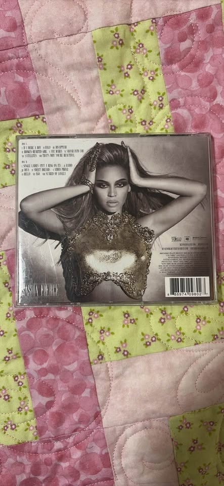Rihanna and Beyonce CD’s - photo 3