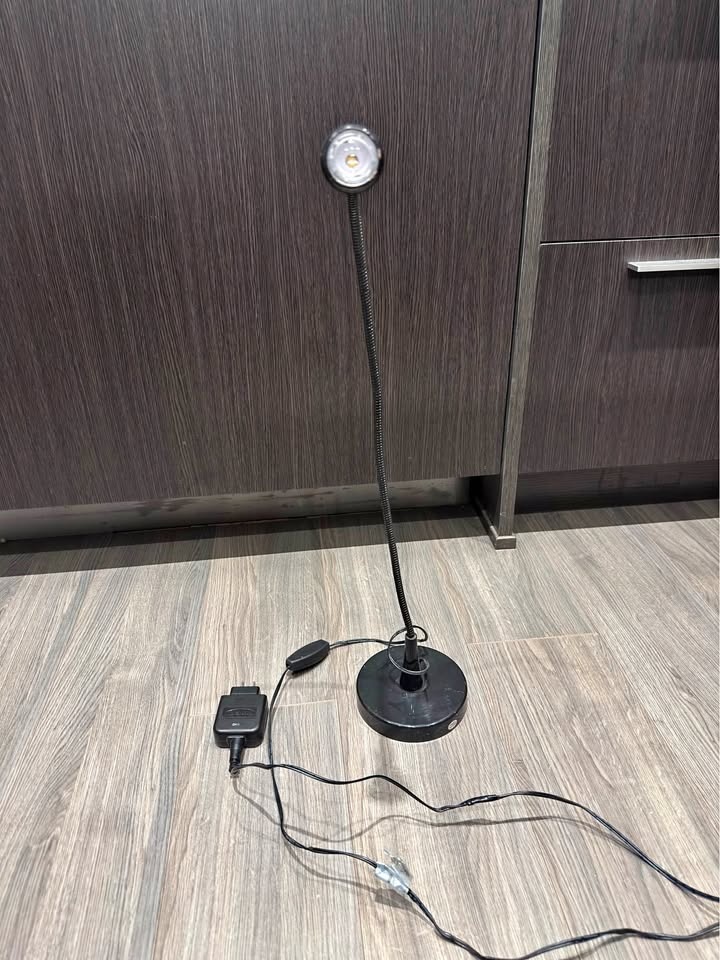 Flexible Gooseneck Desk Lamp – Reading / Task Light
