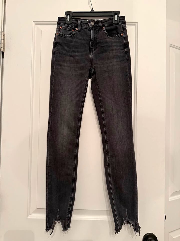Zara Black High-Rise Skinny Jeans – Raw Hem (Size US 2 / EU 34)