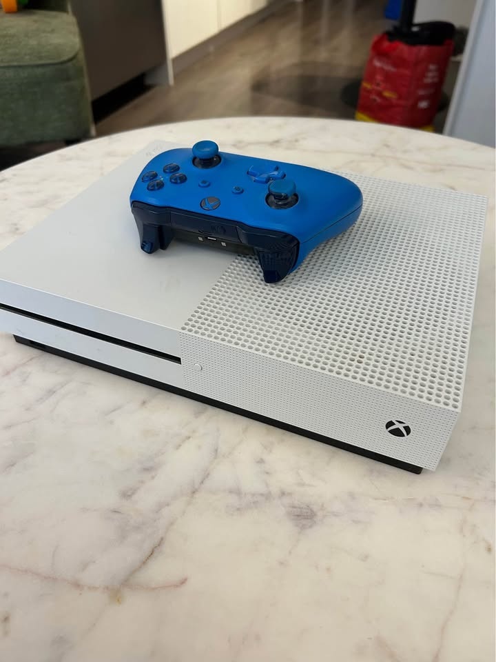 Xbox One Console – 500GB - photo 2