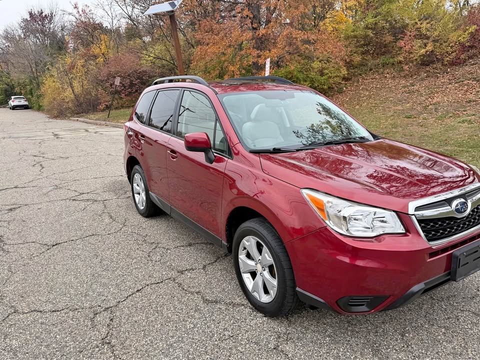 2016 Subaru Forester · 2.5i Premium Sport Utility 4D