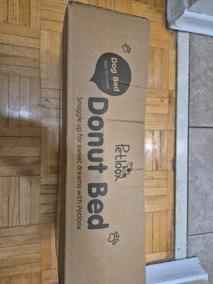 Brand new donut dog bed - photo 5