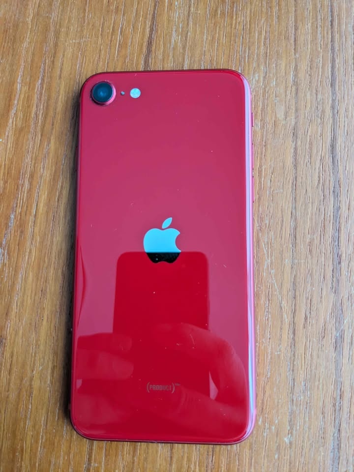 iPhone SE 3rd generation 64 gigabytes RED - photo 4