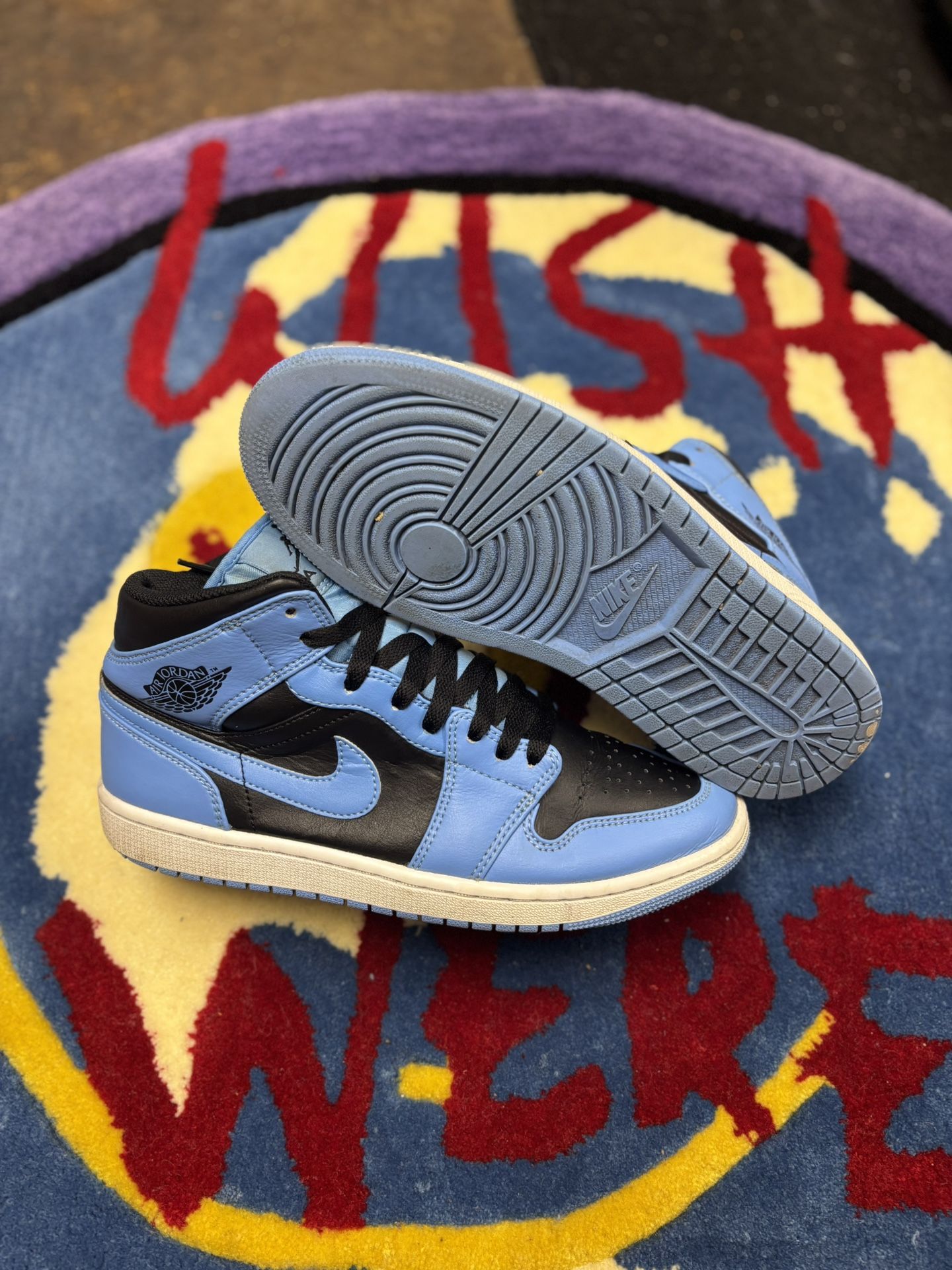 Air Jordan 1 Mid University Blue
