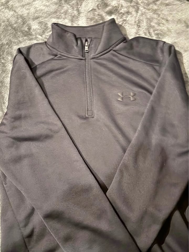 Under Armour Small Black Quarter-Zip Pullover – New Condition