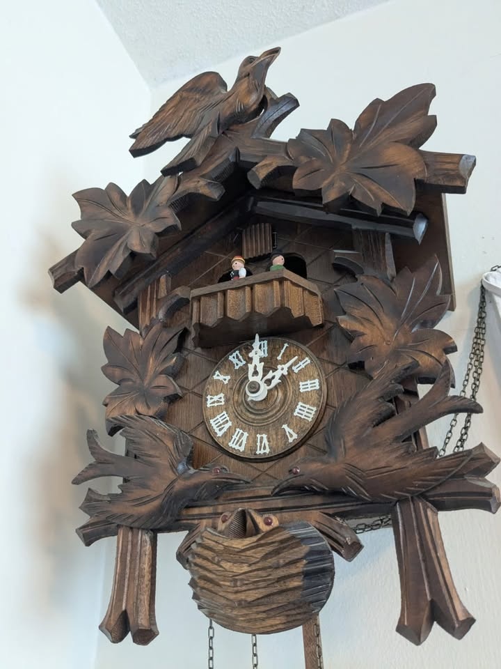 Vintage 1950s German Cuckoo Clock - 8-Day Hand-Carved - photo 2