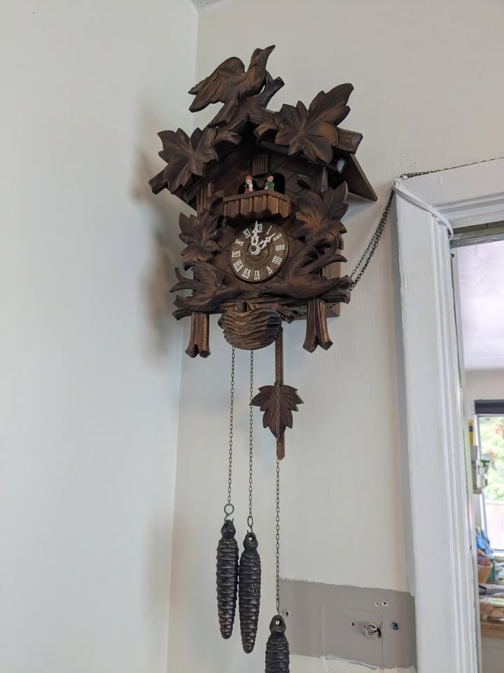Vintage 1950s German Cuckoo Clock - 8-Day Hand-Carved - photo 3