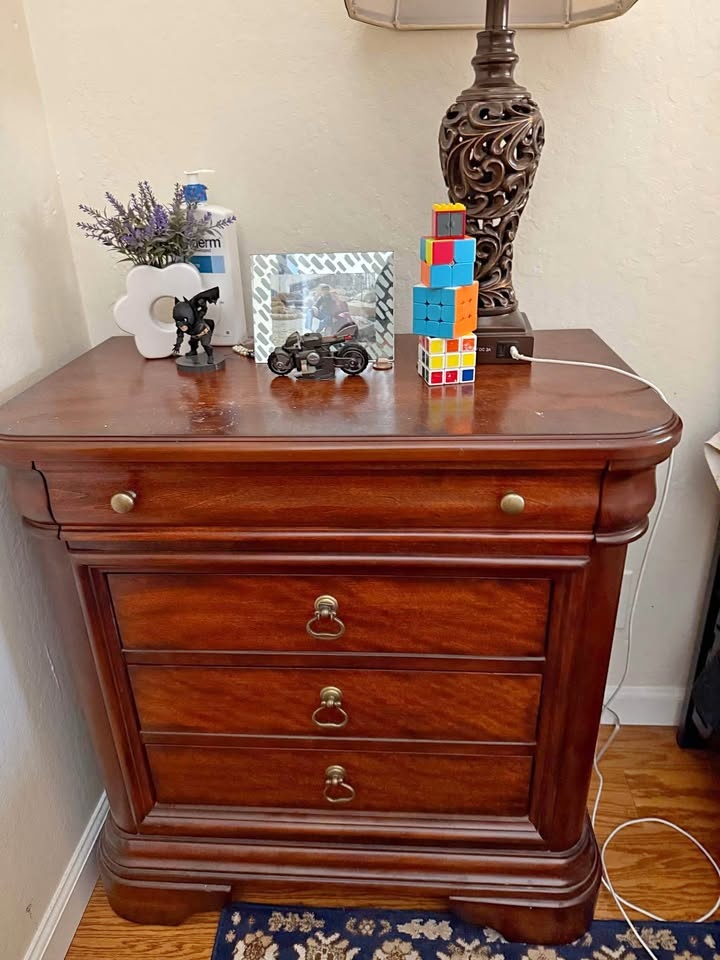 Set of 2 night stands