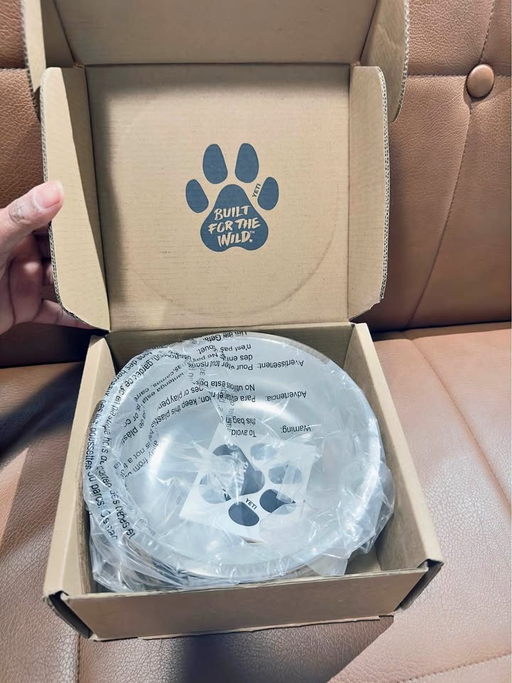 YETI Boomer Stainless Steel Dog Bowl – 4 Cups (Like New)