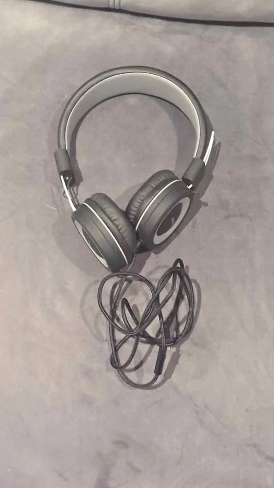 Wired Headphones thumbnail