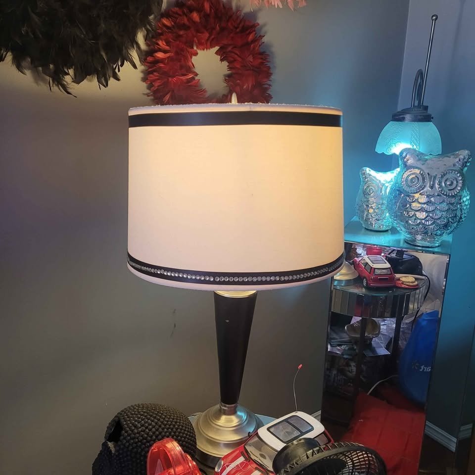 Pair of lamps black and silver base with big shades - photo 2