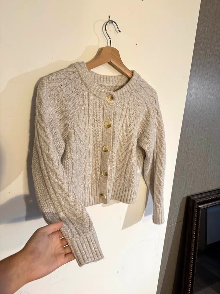 Cable Knit Button Cardigan - size M