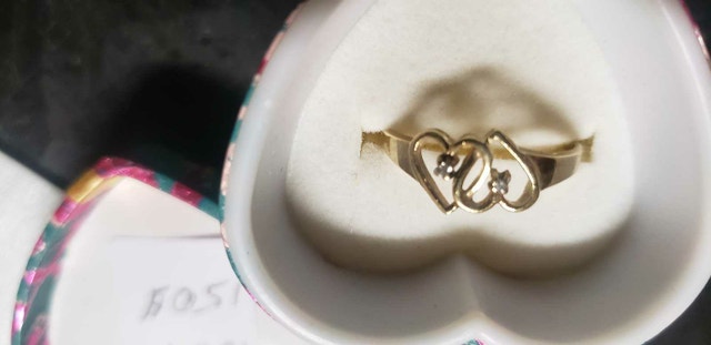 Dainty 2 Heart 2 Diamond 10kt Gold Ring Size 6.5 - 7 - photo 2