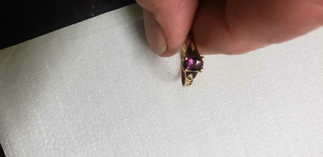 Dainty Emerald Amethyst Purple 10 kt Gold Ring Size 5.5 -6 - photo 2
