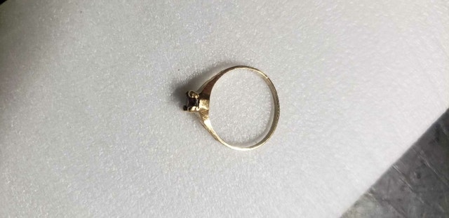 Dainty Emerald Amethyst Purple 10 kt Gold Ring Size 5.5 -6 - photo 5