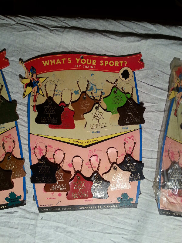 NEW 36 Centennial Olympic Leather Maple Leaf Key Chain - photo 2
