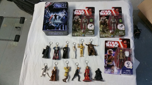 16 Pieces Star Wars Toy Keychains, Figures, Card Game