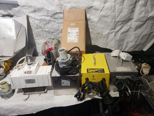 Indoor Garden Lot: Bulbs, Ballasts, Tent, Blower