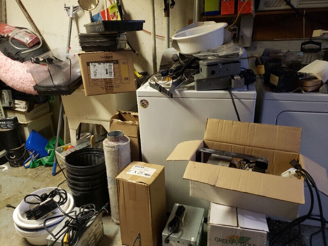 Indoor Garden Lot: Bulbs, Ballasts, Tent, Blower - photo 5