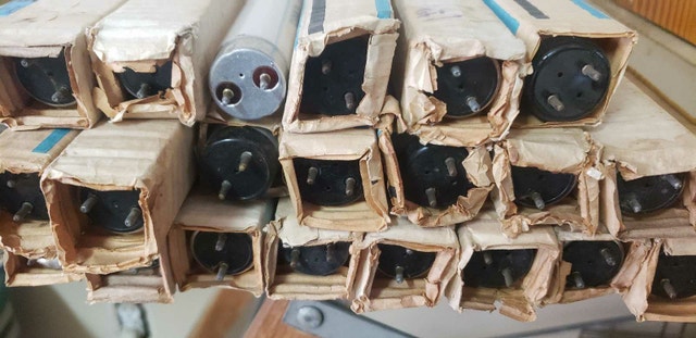 Lot 27 x 15 watts Fluorescent lamp light bulbs - photo 3