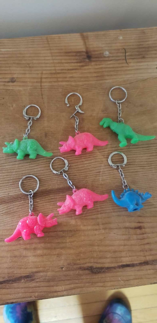 6 Vintage Keyring DINOSAURES Keychain Hong Kong