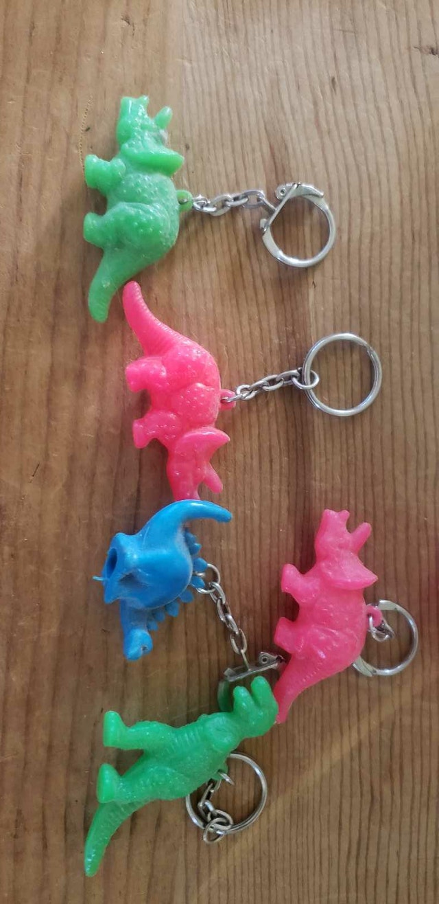 6 Vintage Keyring DINOSAURES Keychain Hong Kong - photo 2